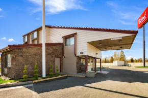 Гостиница Red Roof Inn & Suites Medford - Airport  Медфорд